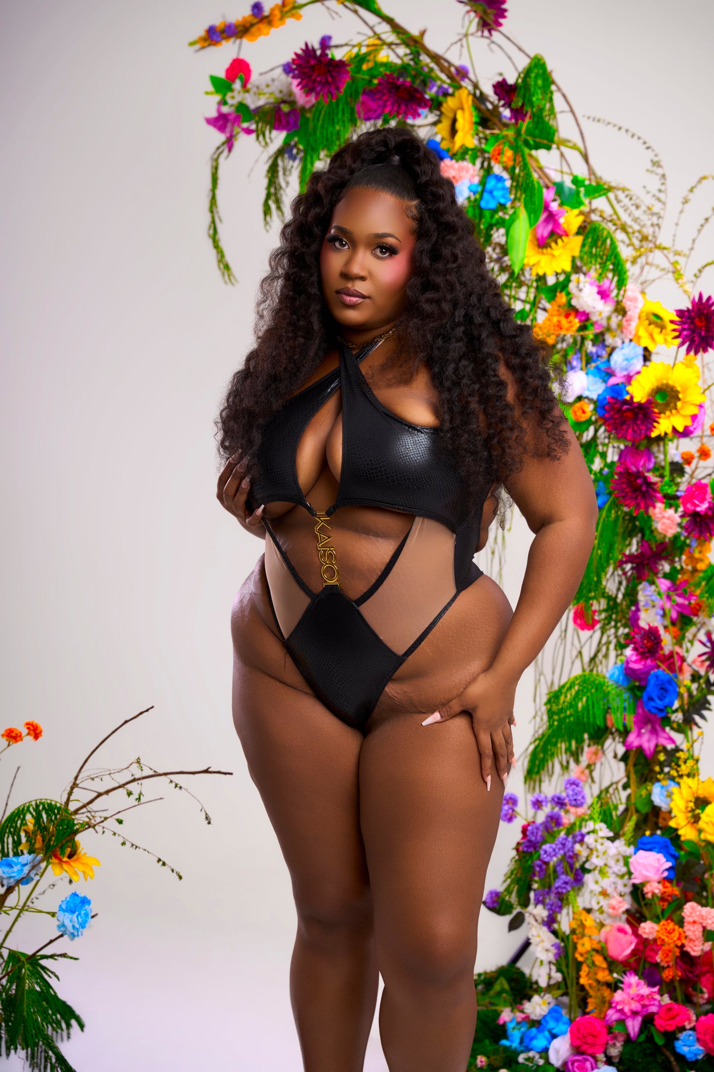 IVY. Hibiscus Print/Monochrome